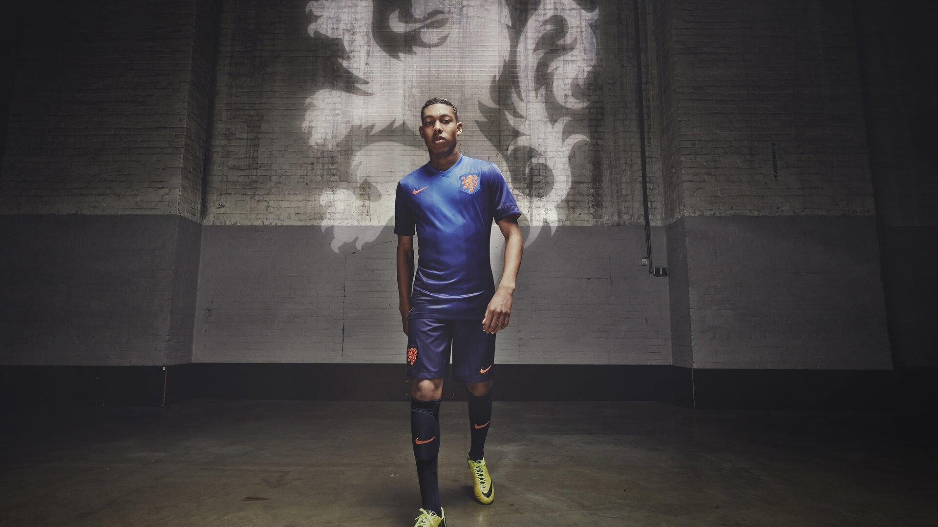 kaiyun中国官方网站-狼队进攻多样化，莫利纽球场力求胜利，狼村莫利纽主场