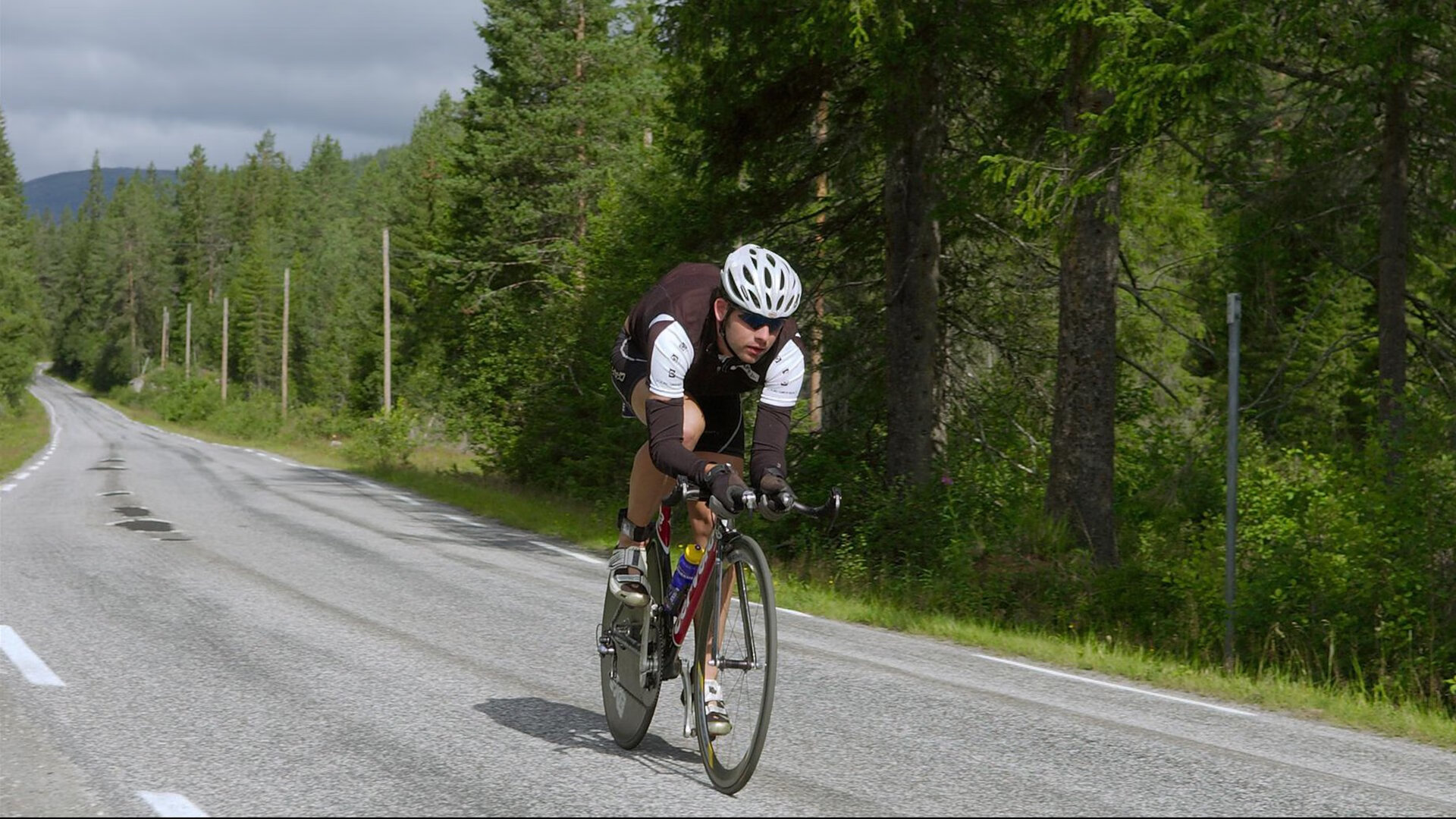 世界青少年水上冲浪比赛在青岛激烈开赛,水上冲浪项目