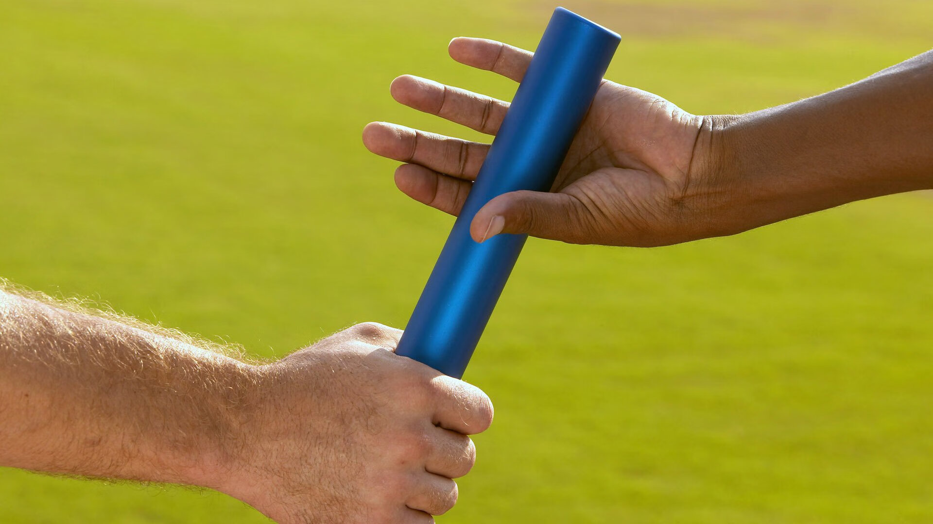 城市公路赛跑:都市里的健步飞奔,城市公路视频